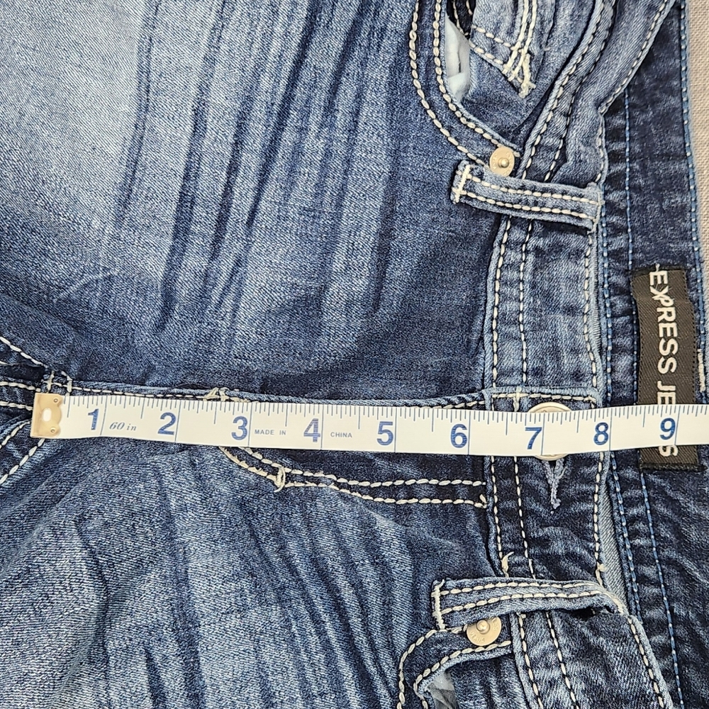 Express Barely Boot Low Rise Medium Wash. 6 Short - Picture 10 of 10